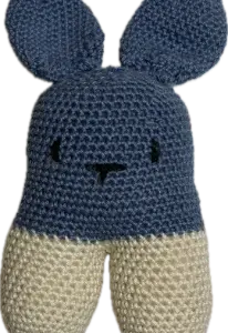 gehaakte knuffel konijn voor baby in blauwe kleur