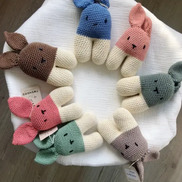 Set van gehaakte konijn knuffels in verschillende kleuren, handgemaakt baby speelgoed van Twensies
