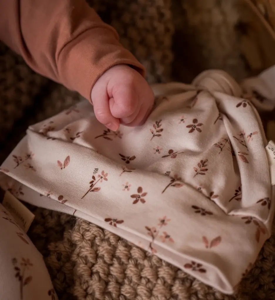 handgemaakte babymutsjes van biologisch katoen