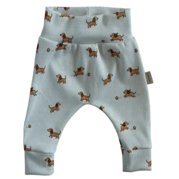 Babybroekje van ribstof met hondjes