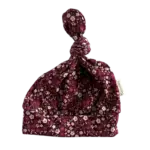 Babymutsje met knoop in een bloemenprint