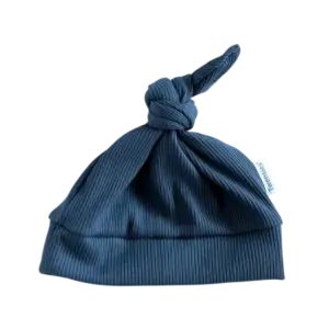 Donkerblauw babymutsje met knoop van Twensies