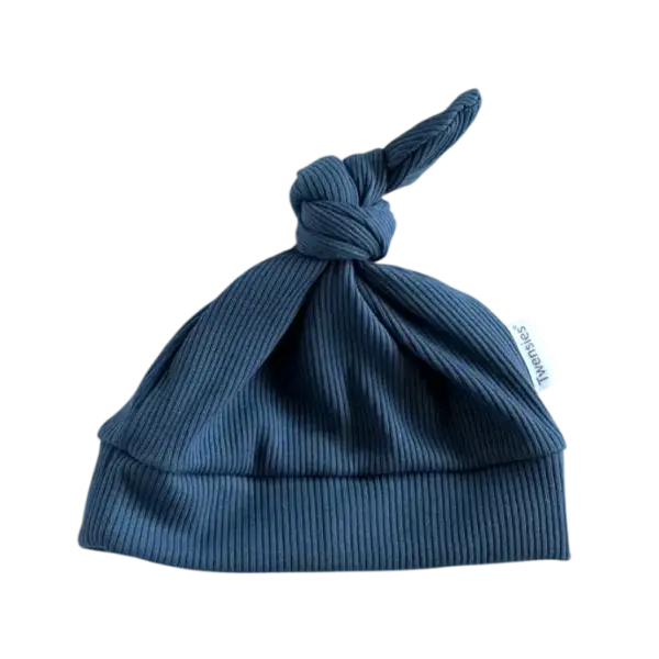 Donkerblauw babymutsje met knoop van Twensies