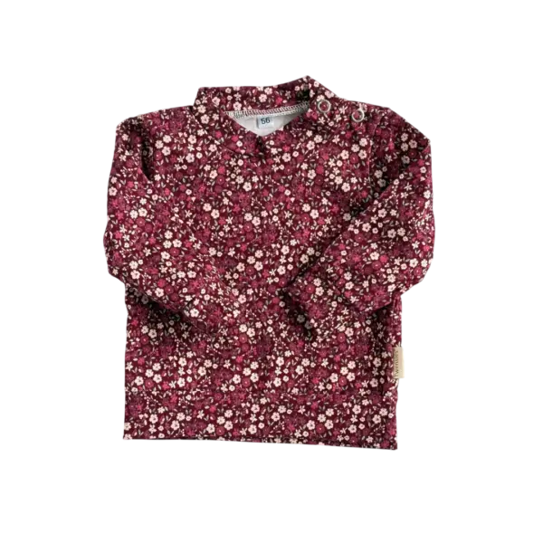 Babyshirt met lange mouw in bordeaux met kleine bloemen van Twensies