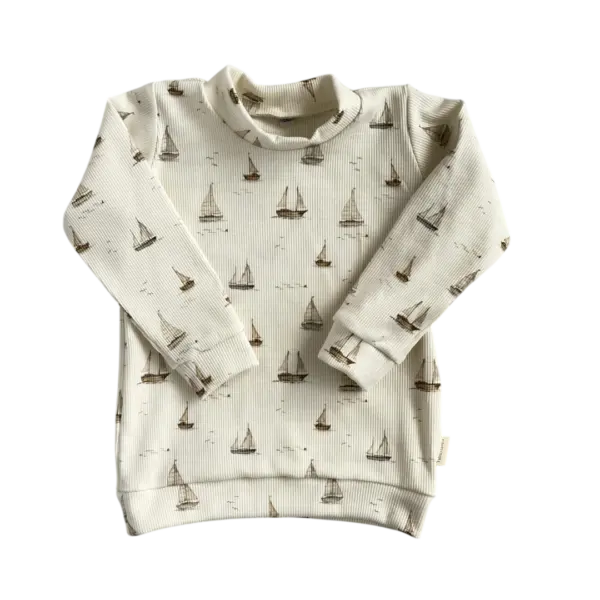 Kindershirt met lange mouw en zeilbootjes print van Twensies