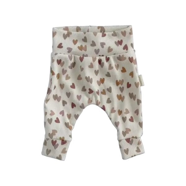Babybroekje met hartjesprint in naturel ribstof van Twensies