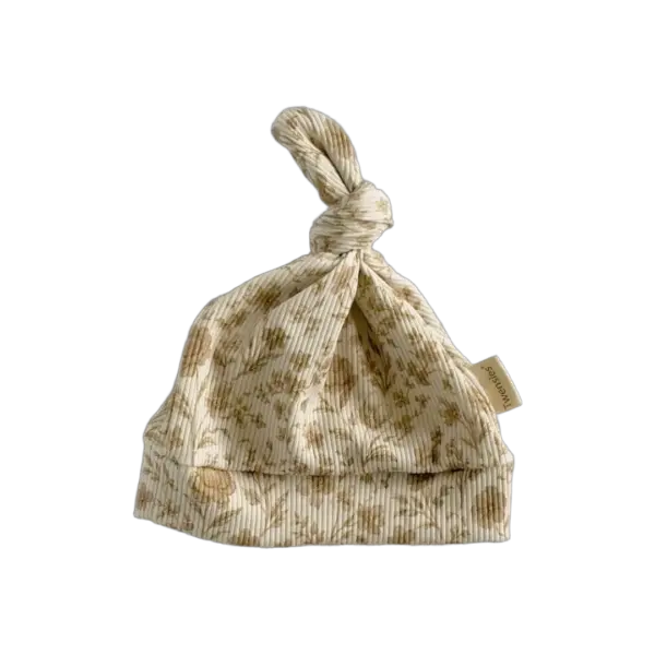 Naturel babymutsje met bloemenprint en knoop van Twensies